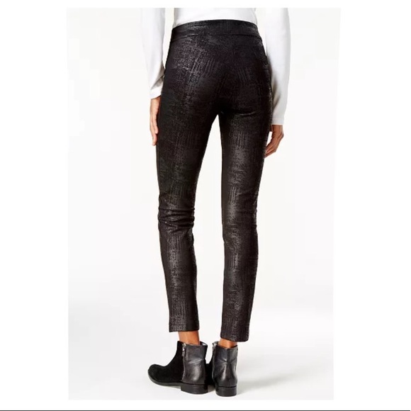 ⚡️NWOT⚡️ Calvin Klein Animal Print Compression Pants. - Picture 2 of 7